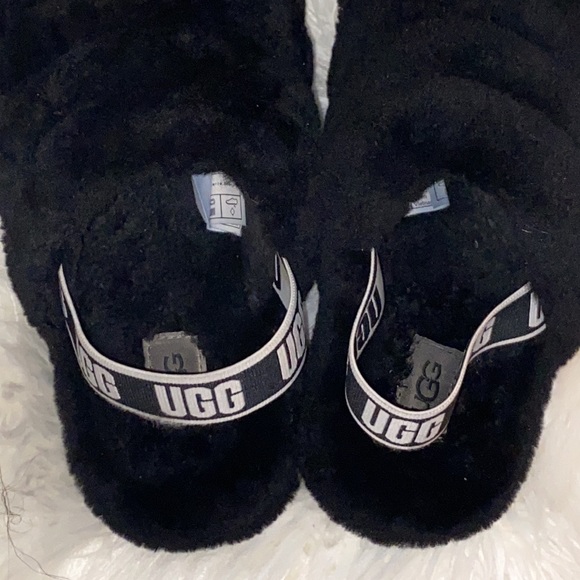 Worn twice!!! Girls size 4 Authentic Ugg slides 💕 - Picture 6 of 7